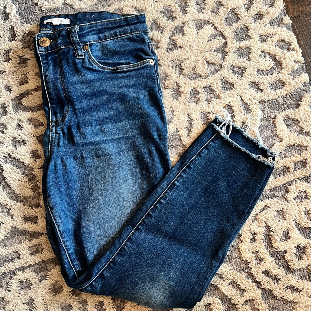 STS Blue high rise distressed skinny jeans. Size 29.